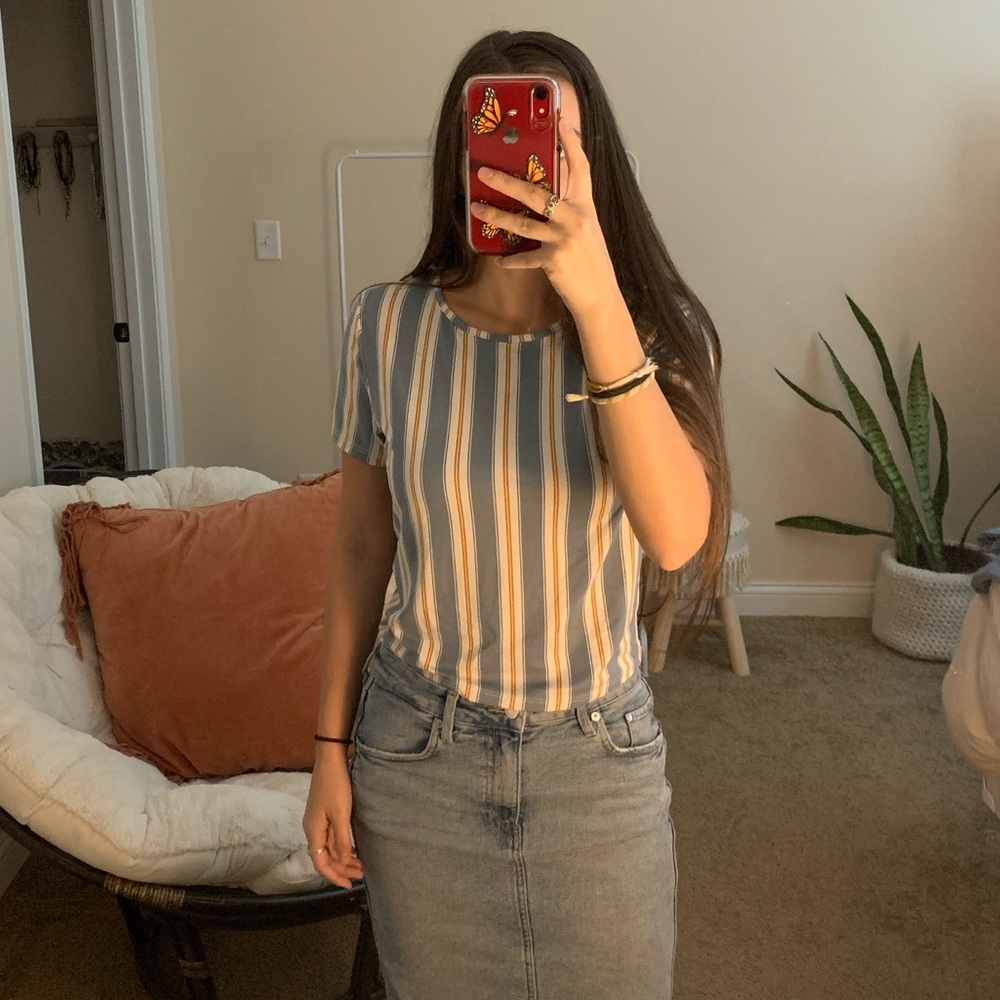 Live in the moment short-sleeve cropped t-shirt